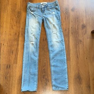 Hollister denim jeans. 3L. Lightly distressed.